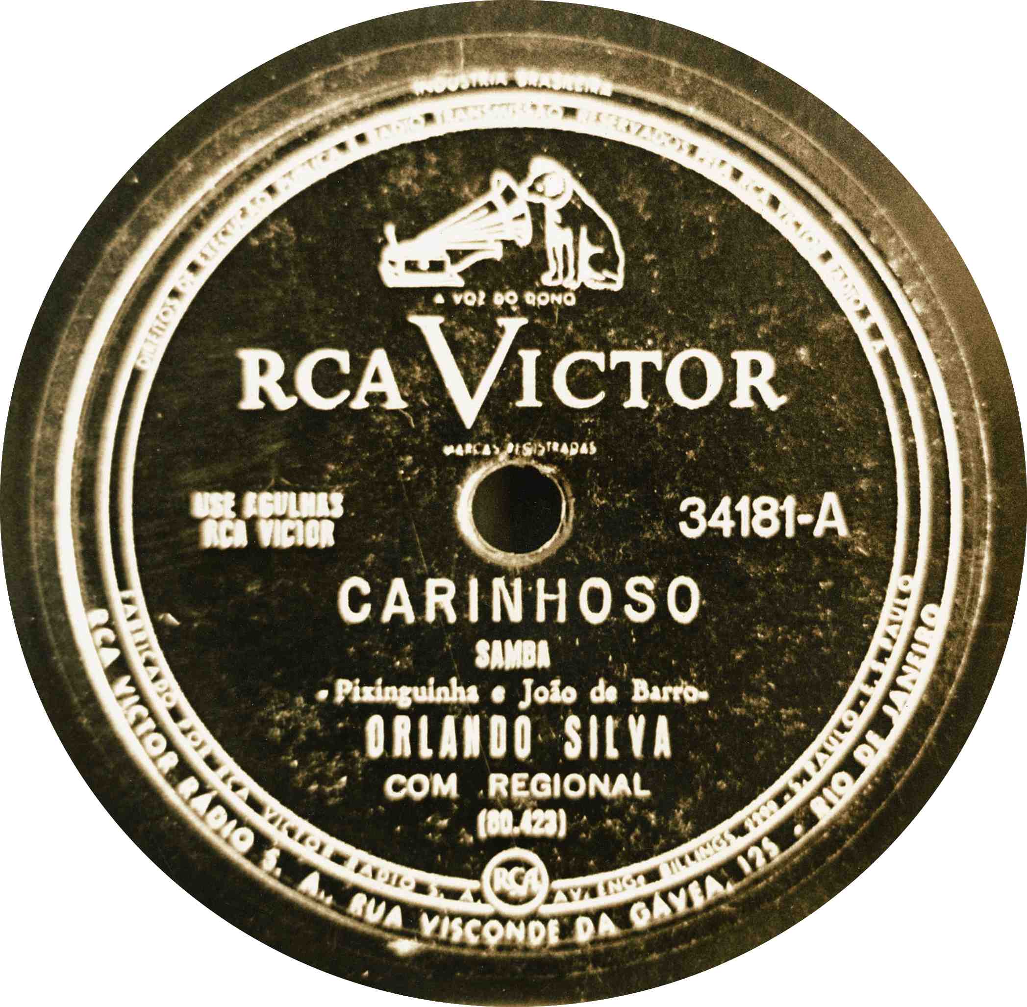 Rótulo do disco de 78 rotações RCA Victor 34181-A com a gravação de “Carinhoso” (Pixinguinha e João de Barro) feita por Orlando Silva em 28/05/1937 e lançada em julho daquele ano. No lado B está a valsa “Rosa”, de Pixinguinha (IMS_JRT_pixinguinha096 / Acervo Tinhorão / IMS)